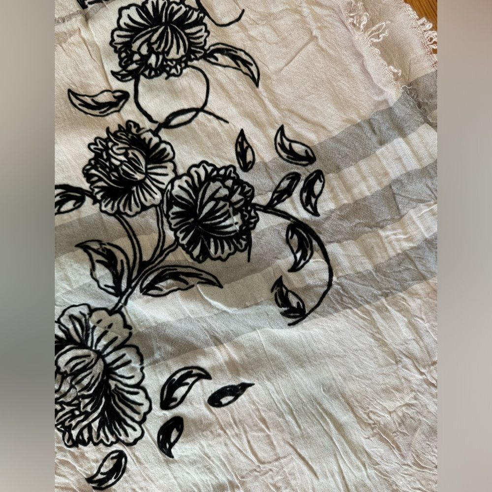 Leigh & Luca Scarf - Picture 7 of 10